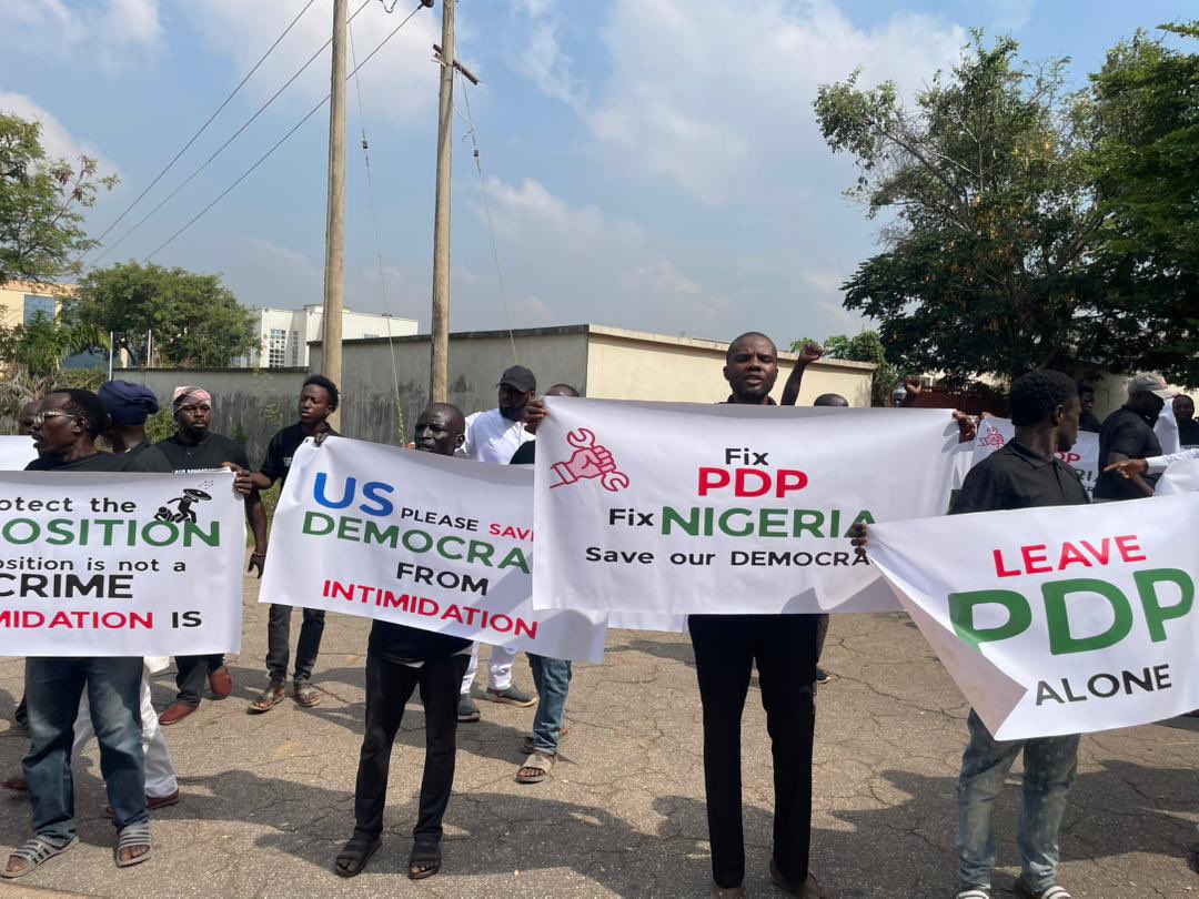 PDP Members Storm US Embassy, Seek Help to ‘Save Nigeria’s Democracy’